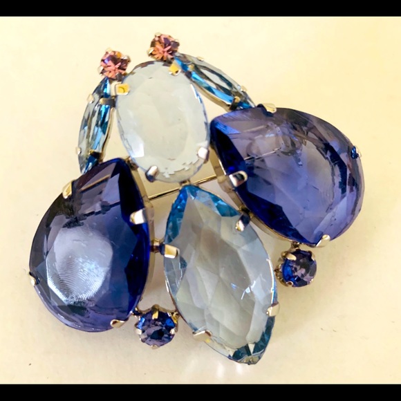 Blue & purple crystal glass fly pattern brooch pin - Picture 5 of 13